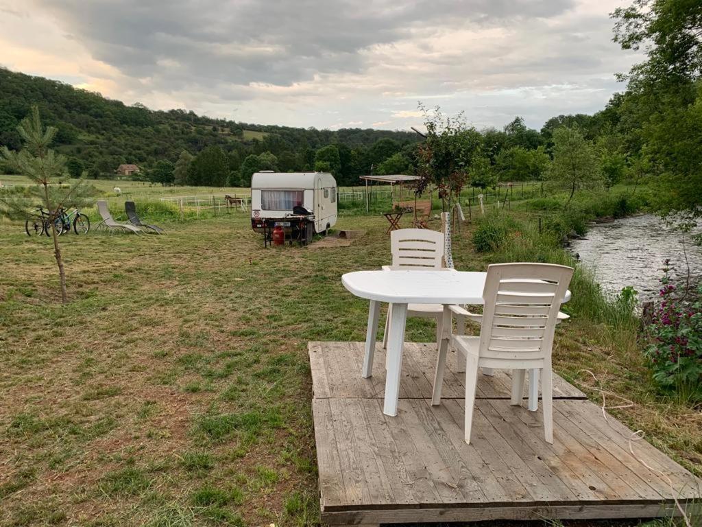 Ubytovani V Karavanu Bzany Dış mekan fotoğraf